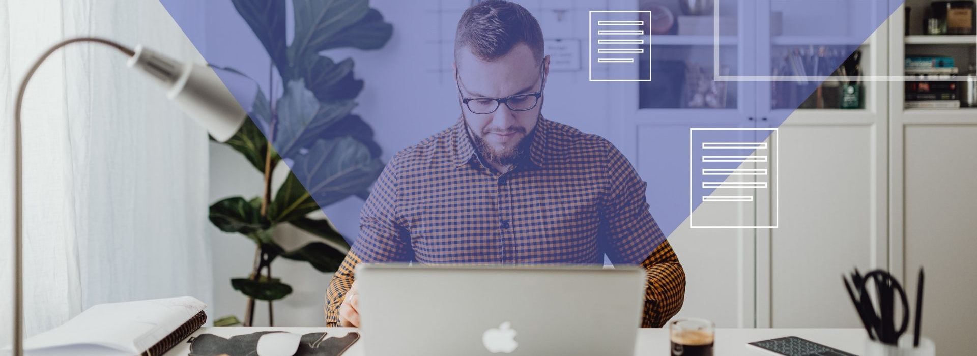 Le mail de prospection propose une prise de contact pour échanger au sujet de problématiques, ainsi que sur la potentielle résolution de celles-ci grâce à votre solution Homme devant un ordinateur
