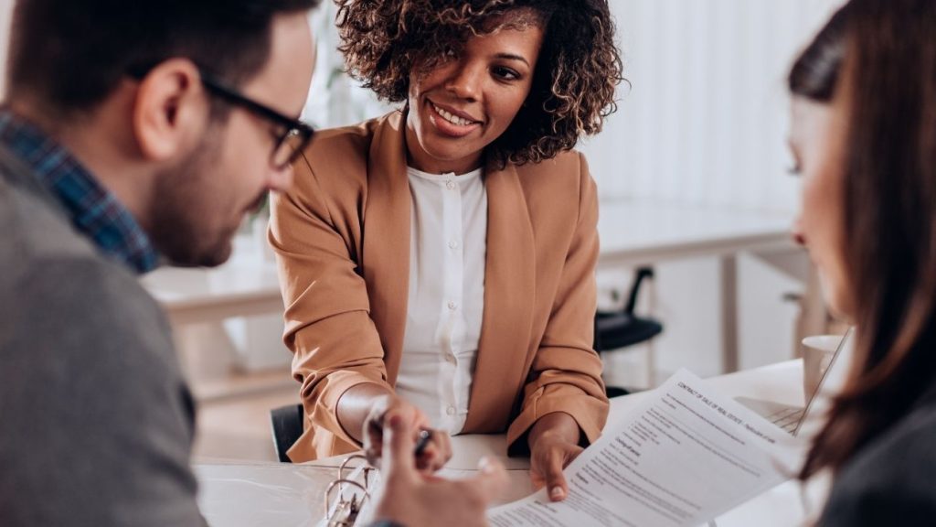Avant de vous lancer dans la prospection, vous allez devoir préparer un pitch bien ficelé Contrat de prêt de signature de couples à la banque