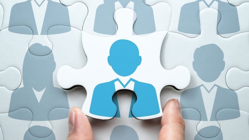 Avec la participation 180 Directions RH, le baromètre de Future of HR apporte des éclairages sur les priorités de leur roadmap de transformation digitale. Puzzle avec des têtes de personnes