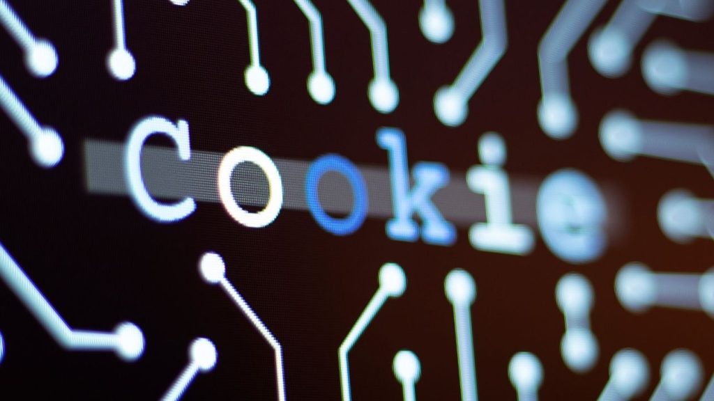 Webinar Usercentrics : La fin des cookies tiers, quel impact pour la publicité en ligne? Comment s’y préparer ? carte mère avec au centre  - cookies -