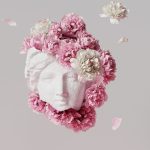 Tête de statut entouré de fleurs