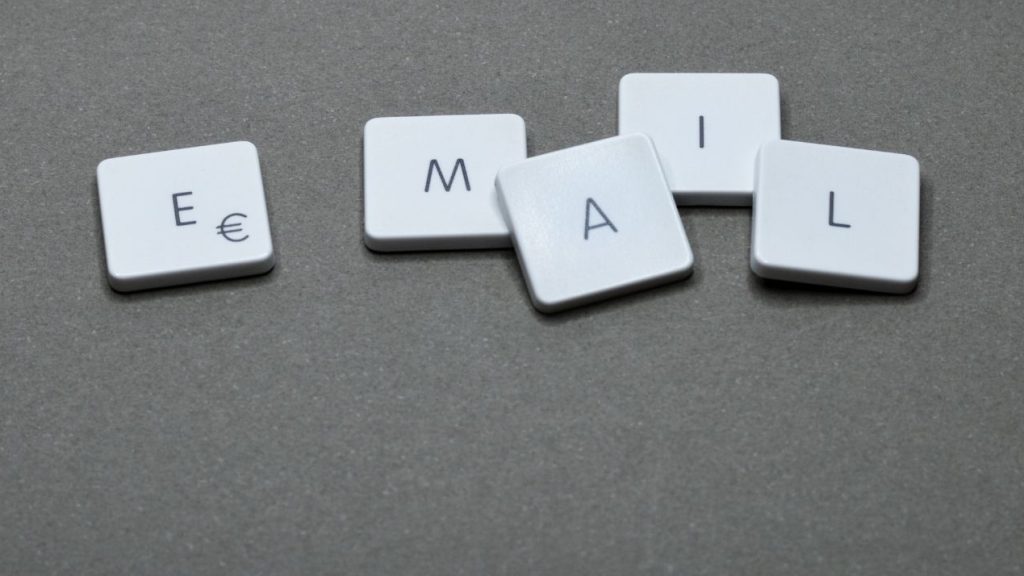 Afin de rendre son processus de gestion de flux d’emails entrants plus rapide et plus fluide, AG2R LA MONDIALE fait appel à reciTAL Lettre du mot EMAIL