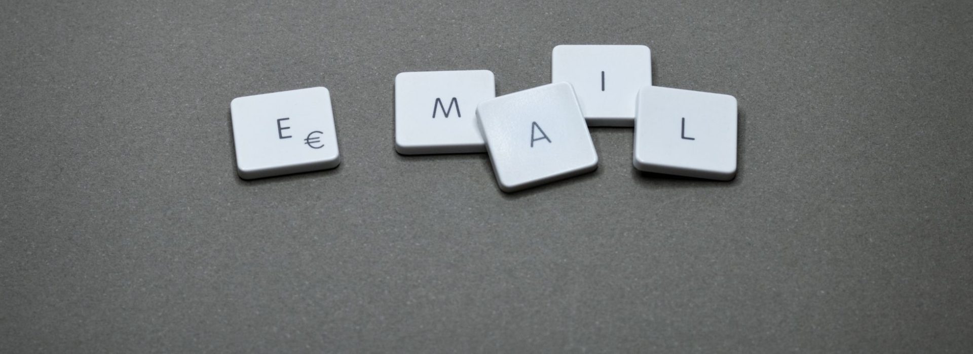 Afin de rendre son processus de gestion de flux d’emails entrants plus rapide et plus fluide, AG2R LA MONDIALE fait appel à reciTAL Lettre du mot EMAIL