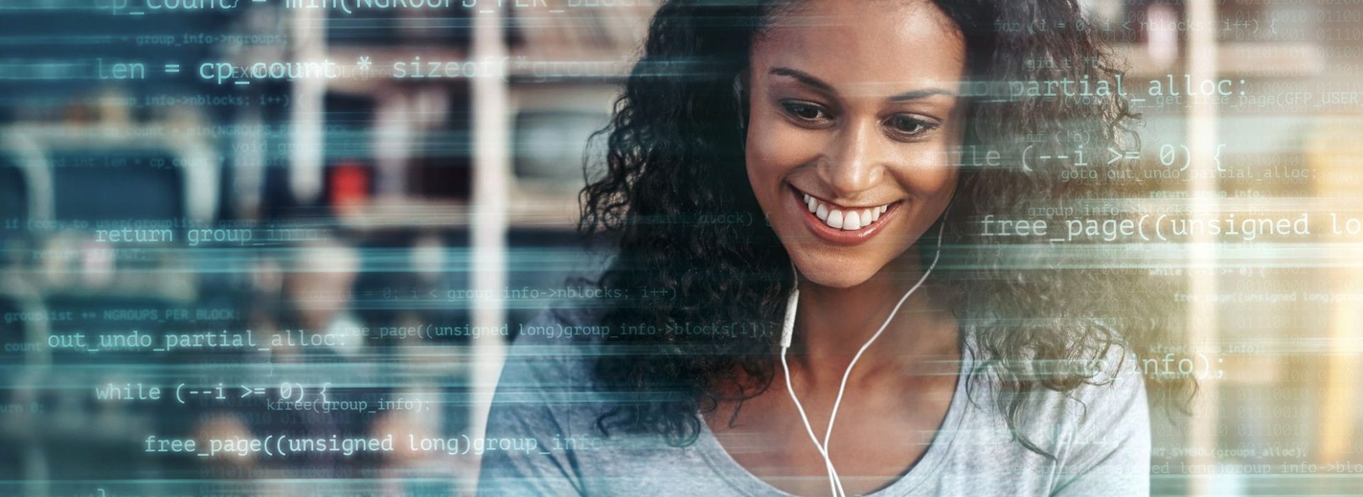 L'ADN Data fait le point sur les avantages à prospecteur avec une base de données Prise de vue numériquement améliorée d’une femme d’affaires attrayante utilisant un ordinateur portable superposé à plusieurs lignes de code informatique