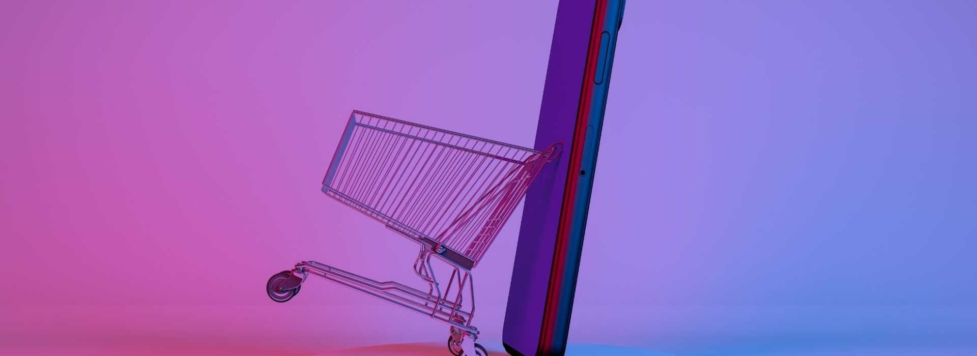 la compétition pour attirer et retenir les clients en ligne est de plus en plus intense pour les marchands. Panier d’achat sortant du téléphone portable