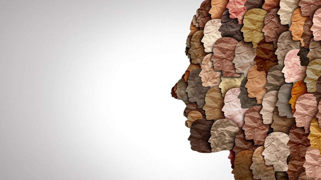 Un visage fait de multiples visages