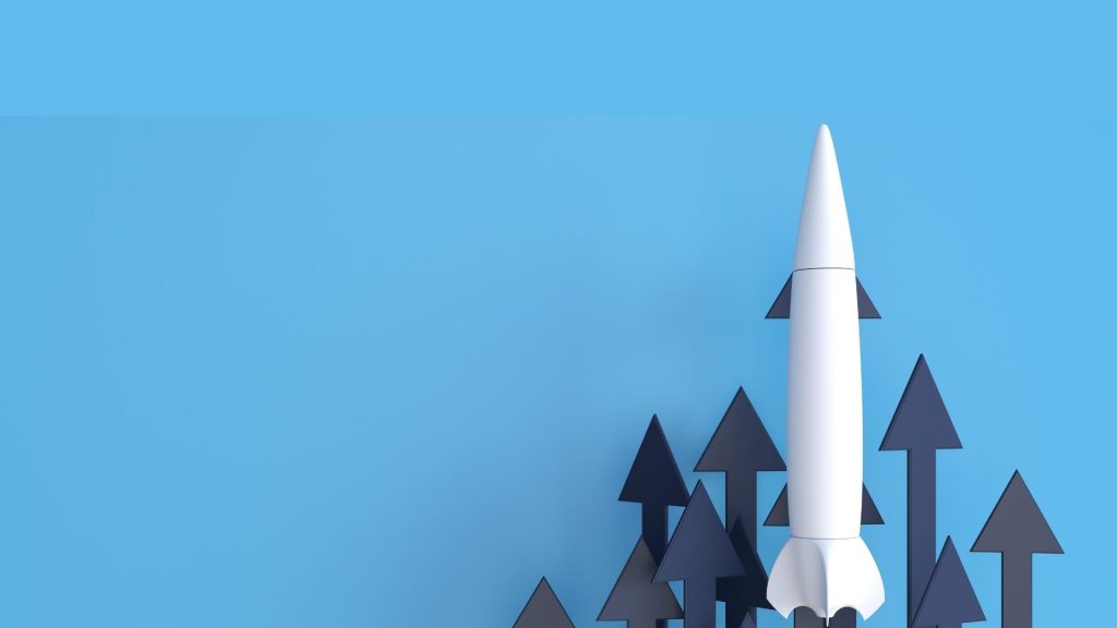 Le Sales Enablement vous permettra de poser les bases pour avoir un business fonctionnel ou encore pour faire passer votre entreprise à un autre niveau. Une fusée sur un fond bleu