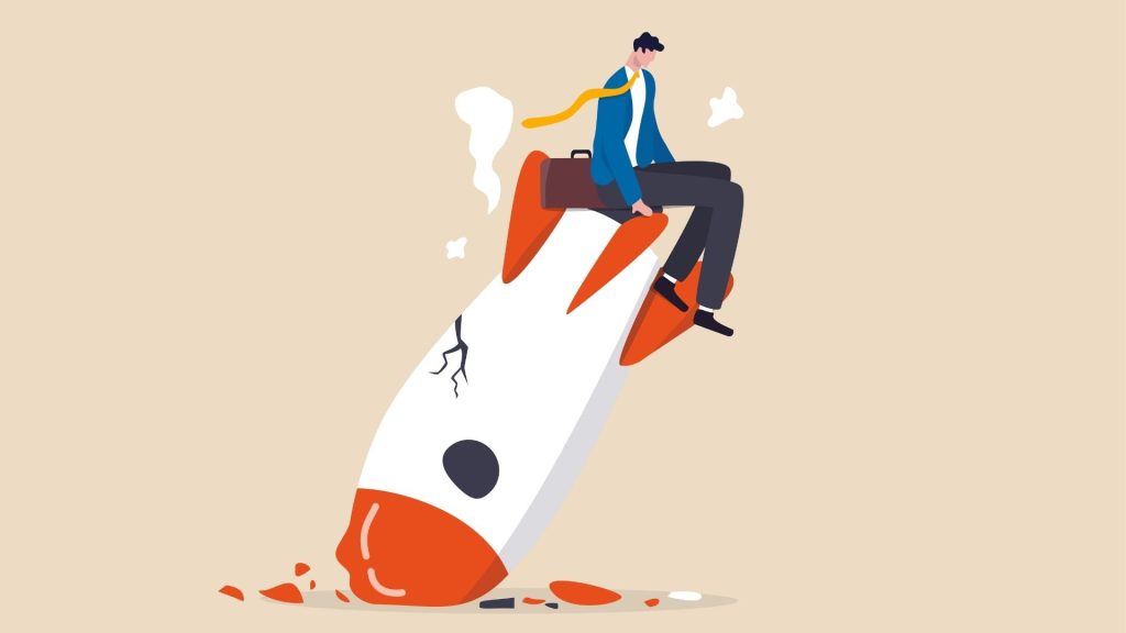 L’échec fait partie du travail du commercial. De la prospection à la vente, il est inévitable. Apprendre à le gérer est indispensable pour rebondir et devenir plus efficace ! Homme d'affaires déprimé assis sur une fusée qui vient de s'écraser
