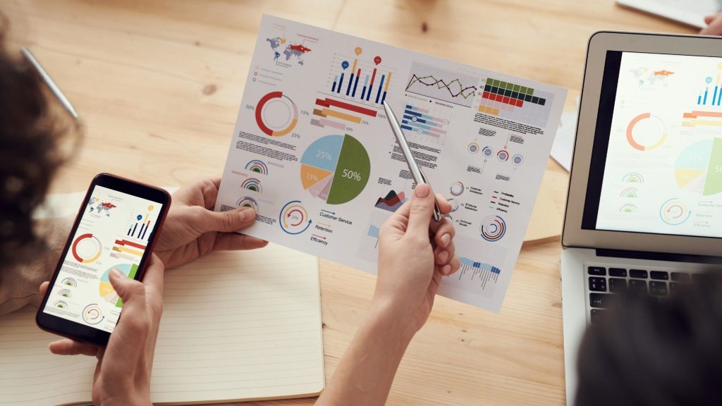 L’agence Comellink lance l’offre Semantiz en partenariat avec Synomia pour mettre la Data et la connaissance client, enjeux stratégiques des marques Courbe de croissance et graphique d'analyse