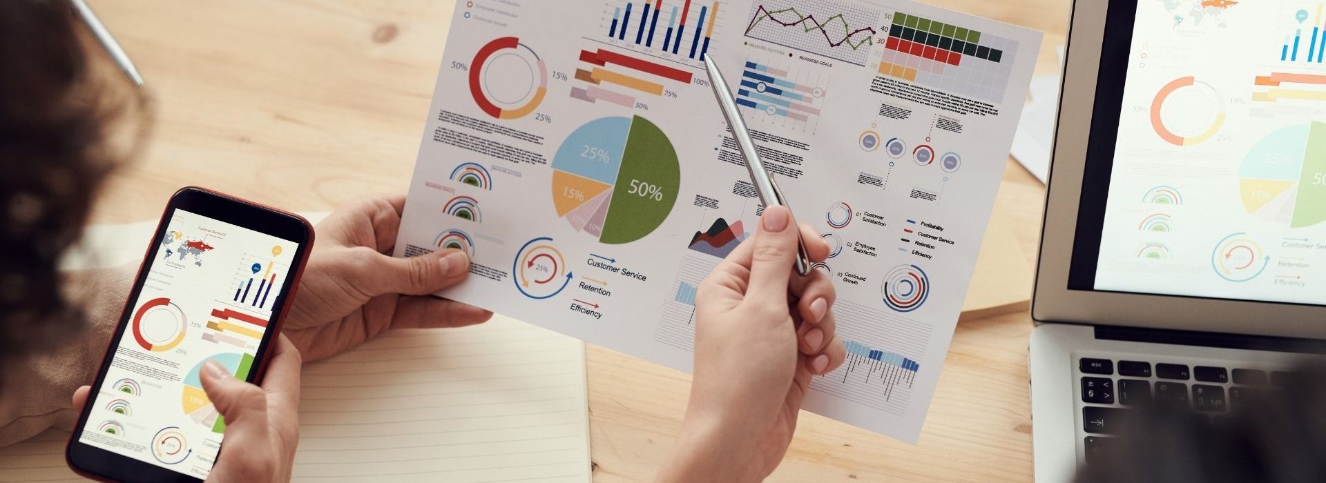 L’agence Comellink lance l’offre Semantiz en partenariat avec Synomia pour mettre la Data et la connaissance client, enjeux stratégiques des marques Courbe de croissance et graphique d'analyse
