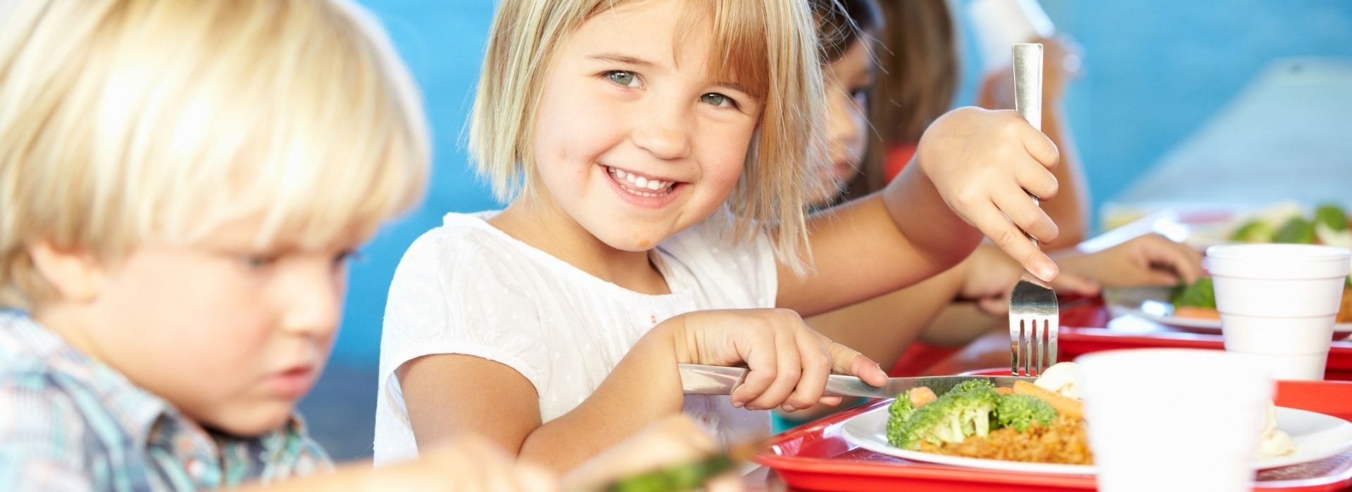 Too Good To Go lance son programme éducatif « Mon école anti-gaspi » Enfants à la cantine