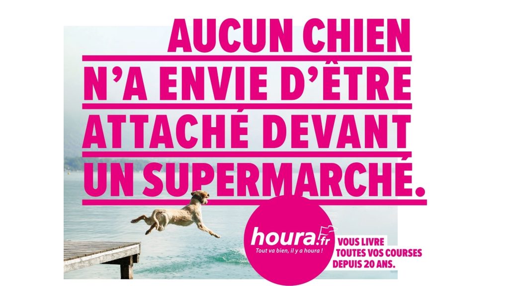 houra.fr, pionnier français des courses en ligne lance à partir du 9 mai une campagne d’affichage avec l’agence Les Présidents. Affiche avec le message  - Aucun chien n'a envie d'être attaché devant un supermarché -