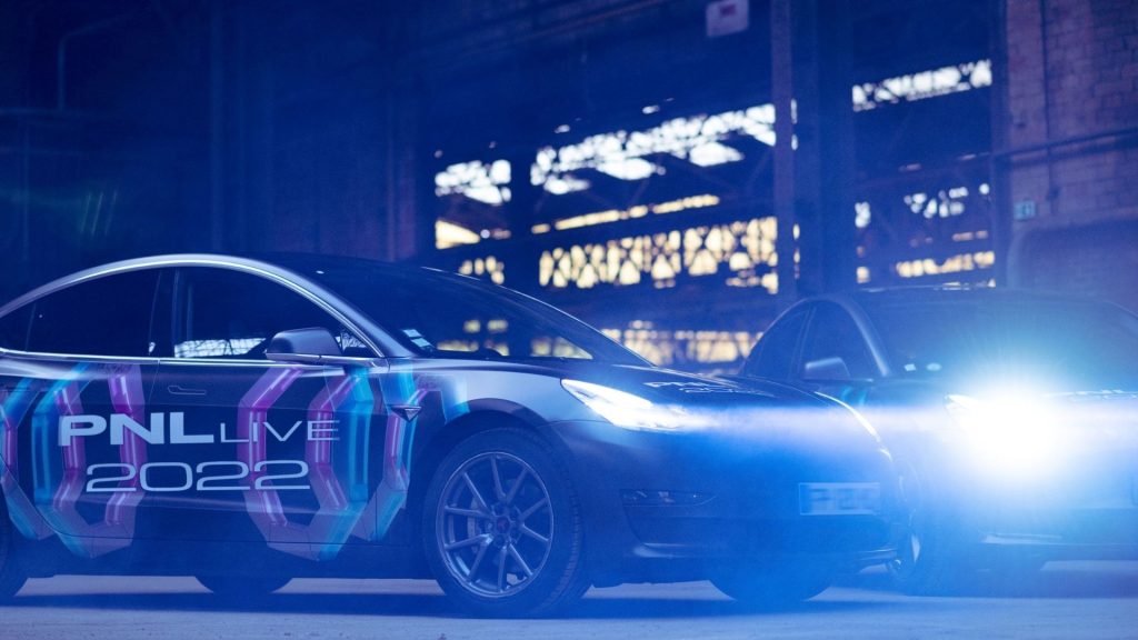 Alerte QLF : Uber et PNL s’associent à nouveau pour faire vibrer les fans avec la tournée des deux frères Voiture