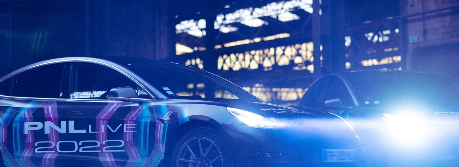 Alerte QLF : Uber et PNL s’associent à nouveau pour faire vibrer les fans avec la tournée des deux frères Voiture