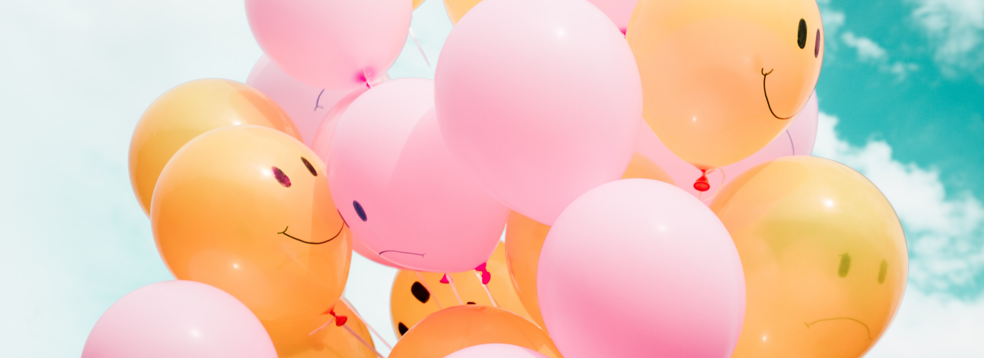 Pinterest étend la fonctionnalité recherche bienveillante à onze pays supplémentaires Ballons avec des smileys dessus