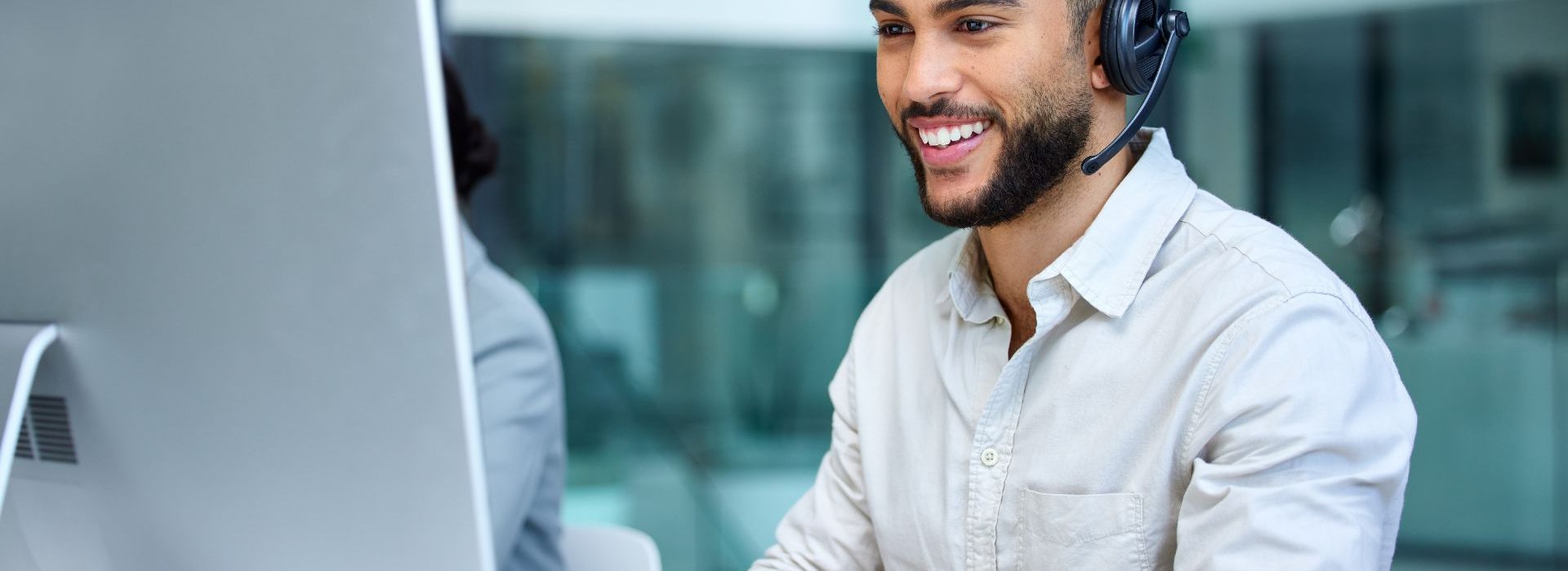 Your Sales Team : 1er hub de la performance commerciale avec toutes les ressources pour former, transformer et performer Commercial avec un casque