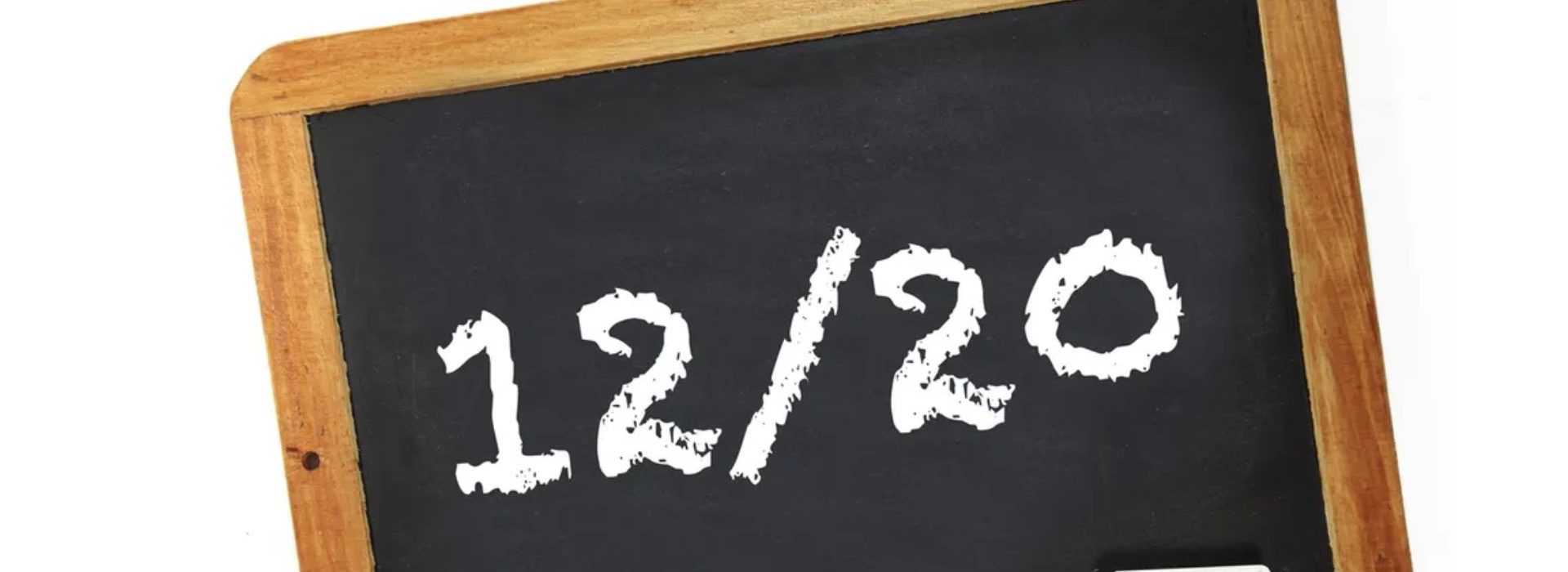 Signifiant littéralement « notation », le scoring tient une place importante dans la gestion d’un business. Ardoise avec notes