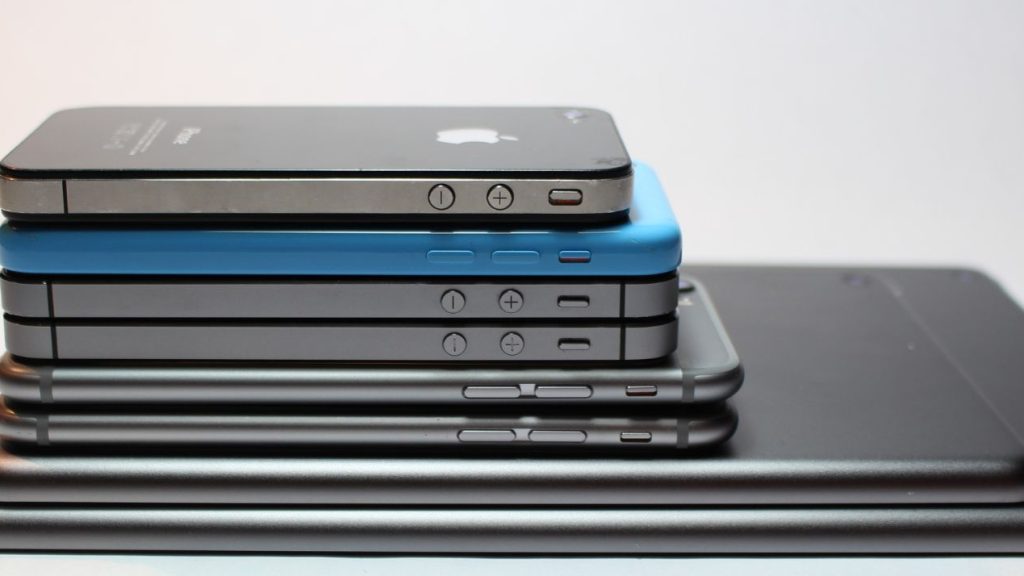Smarthone et tablettes empilés