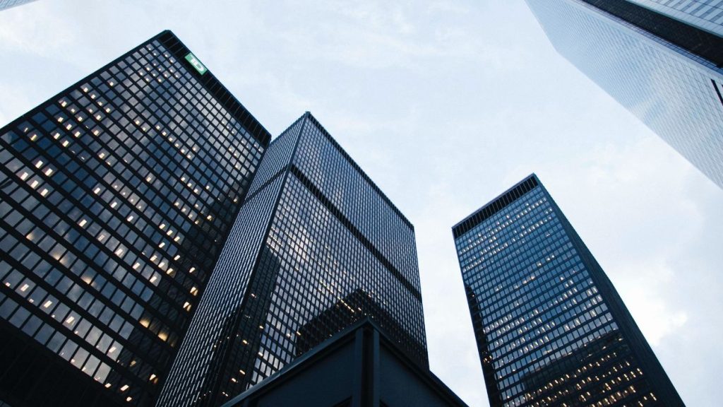 . L’ étude NUMA met en lumière les nouveaux défis auxquels font face les professionnels des ressources humaines et propose des axes de réflexion pour les relever. Buildings