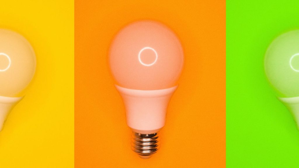 Tendances Inbound Marketing : HubSpot dévoile les résultats de son étude annuelle Ampoules de 3 couleurs différentes