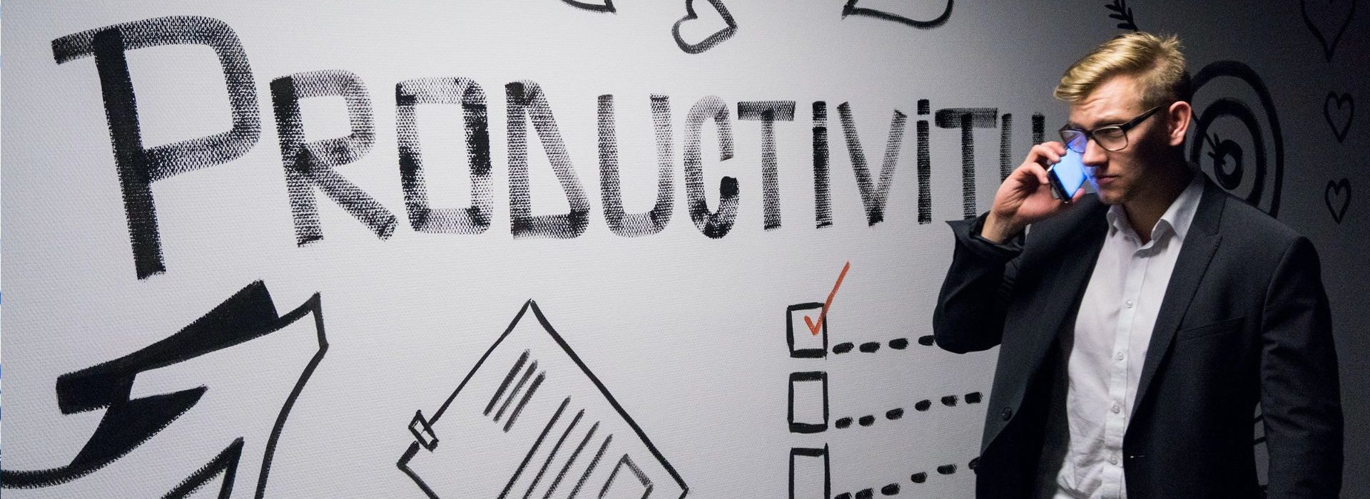 Quelles sont les tendances du marché pour les directeurs commerciaux ? Homme d'affaires