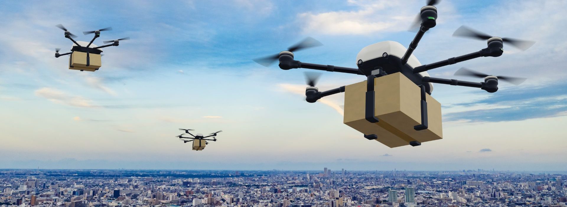 La part de marché des entreprises du secteur de la distribution « nées sur internet » devrait doubler d’ici à 2030 Drone livrant des colis survolant une ville