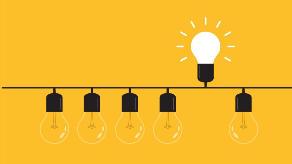 Zoom sur la génération de leads B2B, un concept, venu d’outre-Atlantique, à mi-chemin entre le marketing et la prospection. Rangée de 6 ampoules. 5 éteintes et tournées vers le bas et une allumée et tournée vers le haut.