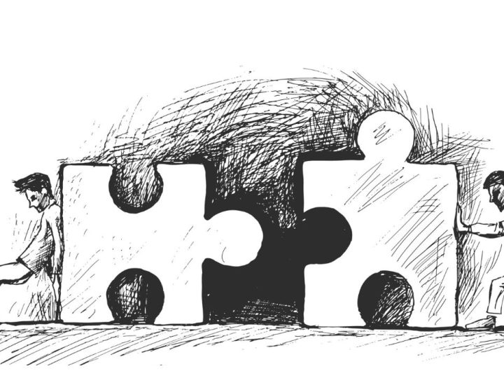 Hommes assemblant les pièces d'un puzzle illustration vectorielle de croquis dessinés à la main