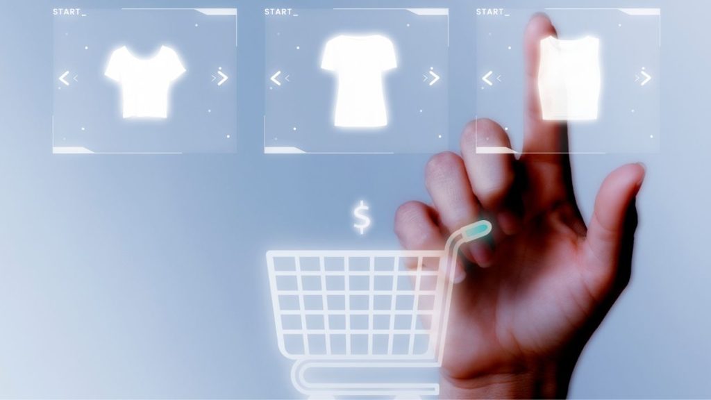 Personne ajoutant des articles dans un panier virtuel