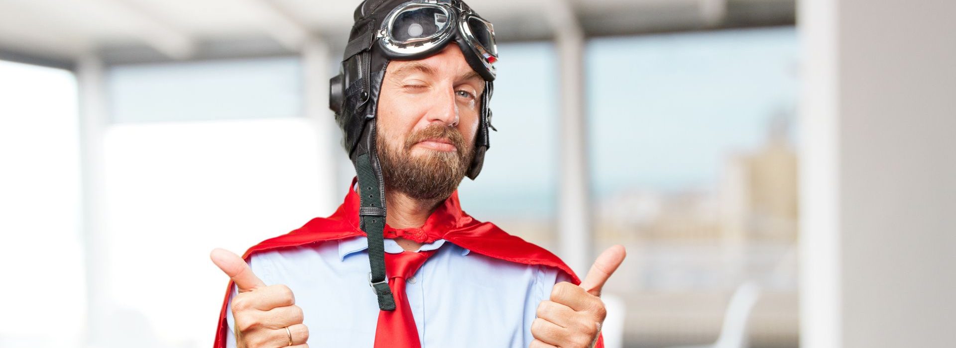 +20% des DirCom en 4 ans pilotent l'intranet mais l'IA est un danger pour son contenu pilote les deux pouces en l'air