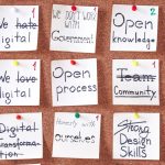 Post- it sur un tableau