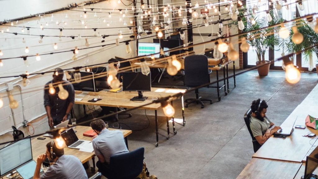 Plus d’1 million d’emplois créés grâce aux startups en France Open space d'une entreprise