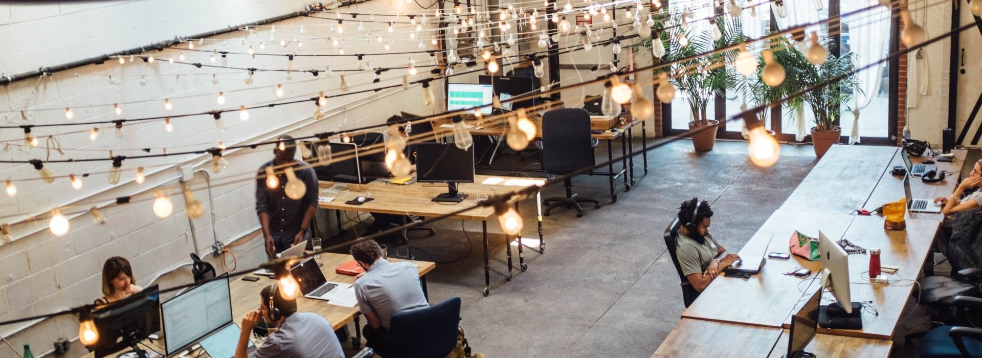 Plus d’1 million d’emplois créés grâce aux startups en France Open space d'une entreprise