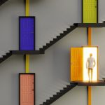 Portes de différentes couleurs, l'une d'entre elle est ouverte et laisse entrer la lumière