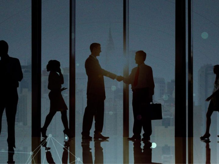 Hommes et femmes d'affaires