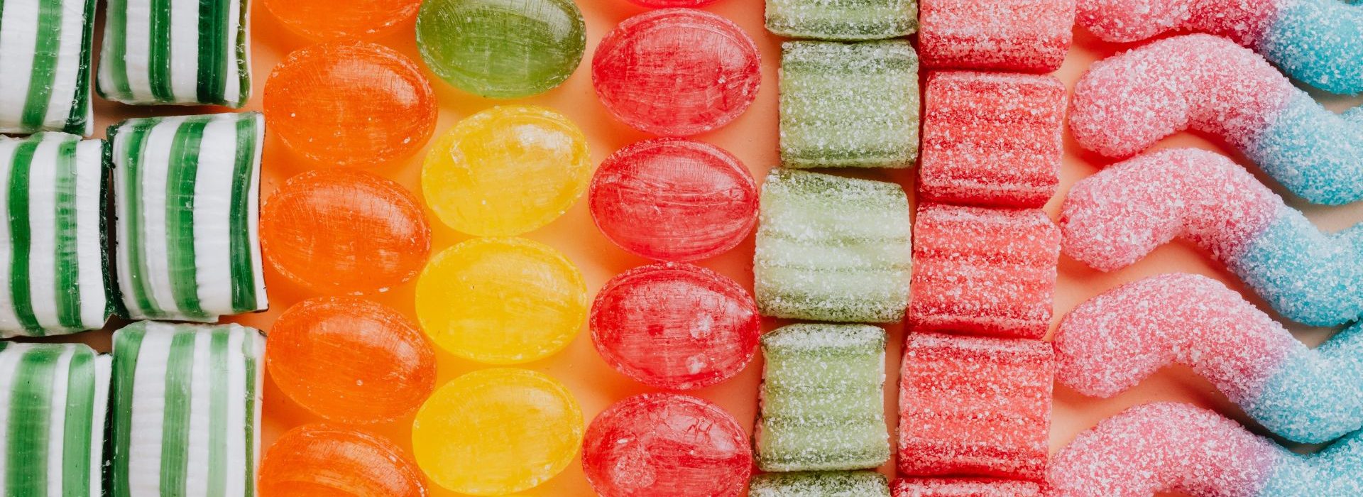 Comment vous différencier de vos concurrents ? Se différencier de la concurrence est essentiel pour s’imposer sur un marché. En effet, la réussite d’une entreprise passe par la singularité que lui reconnaissent ses clients. Mais quels sont les leviers à enclencher pour y parvenir ?