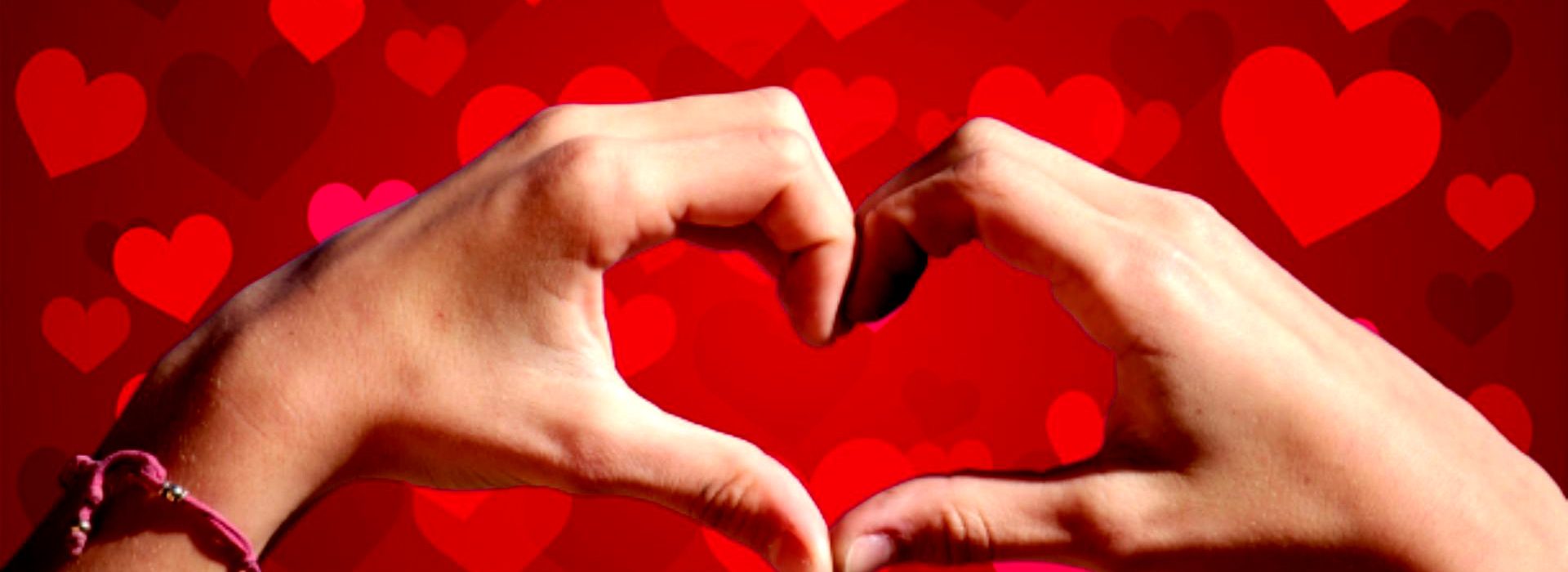 Bonne pratiques fidélisation clients B2B Coeur avec les doigts